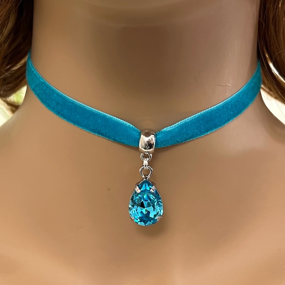 Elegant Turquoise Blue Teardrop Pendant Choker Necklace handcrafted